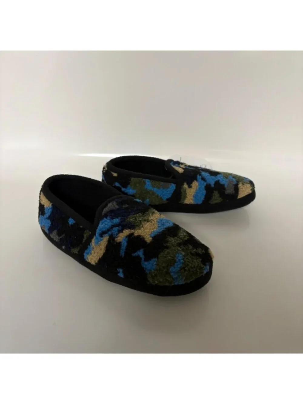 Wonder Nation BYB Black Blue Camo Fuzzy Slippers Boys Size 6 Slip On NEW